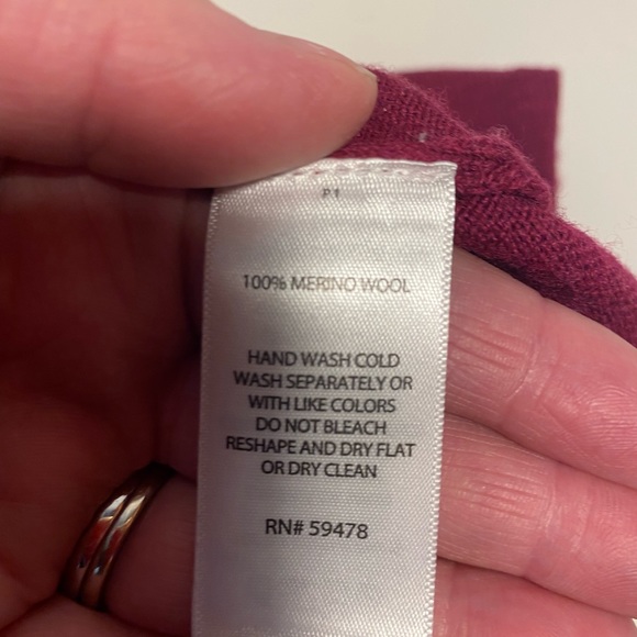 Cranberry colored 100% merino wool turtle neck. - Picture 6 of 7